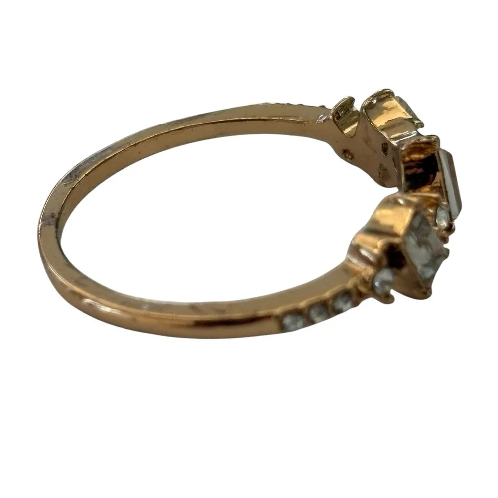 Baguette Band Ring Gold Tone Size 7.25 Icy Clear Rhinestones‎ Dainty Timeless
